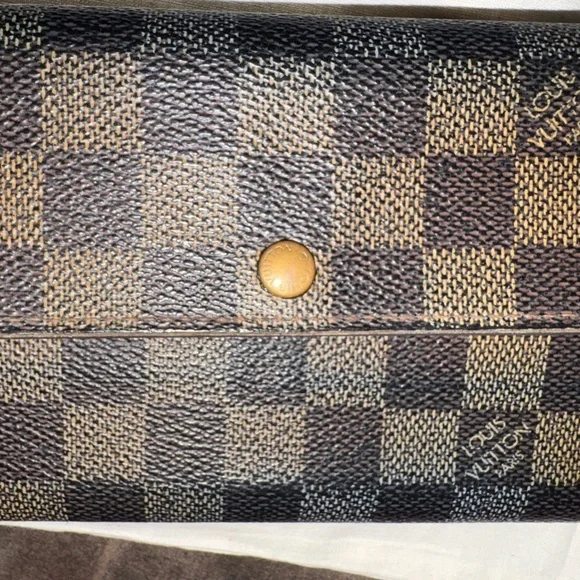 Louis Vuitton Damier Ebene Sarah Wallet pre loved condition - Picture 8 of 12